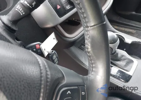 2015 Toyota Highlander Le Plus V6 z USA, uszkodzony, nr VIN 5TDBKRFH0FS118057